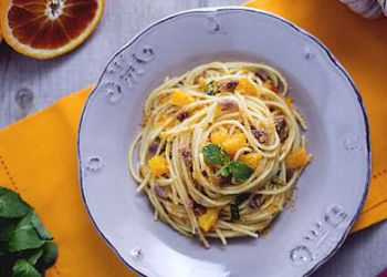 Spaghetti all'arancia con acciughe
