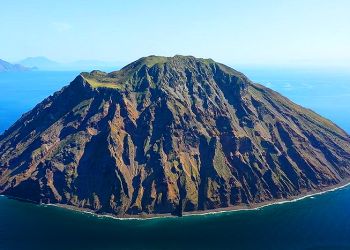 Isola di Alicudi - I. Eolie (ME) - L'isola del fuoco e dei ''Rifriscatura''
