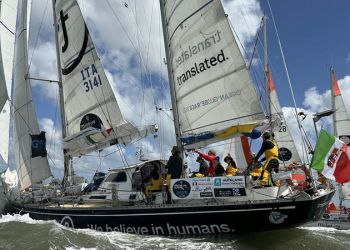 Ocean Globe Race: Translated 9 si ritira  con danni allo scafo