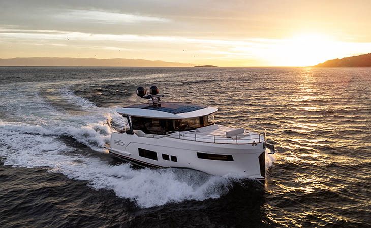 Sirena Yachts ha presentato la nuova versione coupé ibrida del Sirena 48