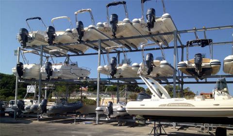 Naval Tecno Sud presenta l'innovativo scaffale porta barche e il nuovo carrello trainato anfibio