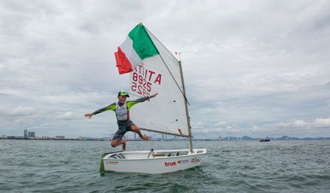 L’italiano Marco Gradoni è Campione del Mondo Optimist 2017 a Pattaya in Thailandia. 