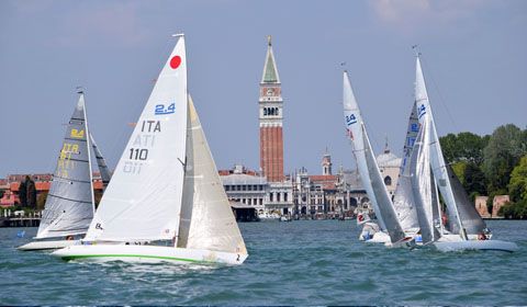 Vince la Lega Navale di Milano la Regata Nazionale Team Race 2.4 mR a Venezia 