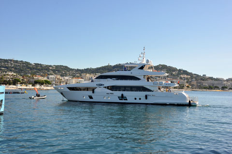 Gulf Craft Majesty 100: European Debut at the Cannes Yachting Festival ...