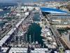 Veduta aerea del Porto Antico di Genova con pontili e numerose imbarcazioni del Salone Nautico