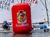 Derive in virata intorno a una boa rossa con lo stemma del Comune di Ravenna