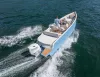 Sestante 6.8 Lupo di Mare in navigazione con fuoribordo Suzuki visibile a poppa