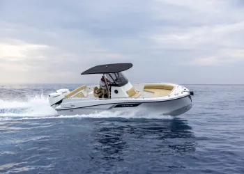 H266 Open Center Console in navigazione con t-top e due fuoribordo Honda