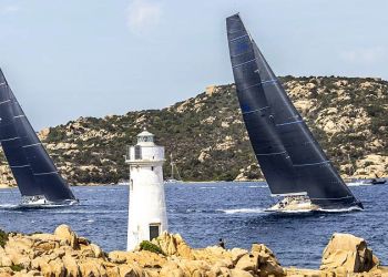 Yacht Club Costa Smeralda: vento perfetto per l’avvio della 33^ Maxi Yacht Rolex Cup