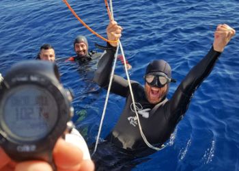 La storia di Alessandro Masala che supera i 100 metri in apnea e fa l'istruttore all'Asinara