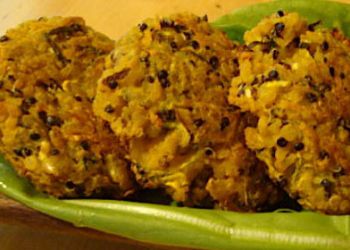 Crocchette di quinoa al sesamo nero con salsa di grano saraceno al parmigiano reggiano