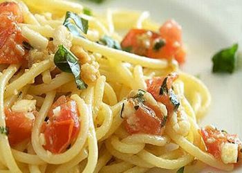 Spaghetti con verdure crude