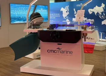 Modulo espositivo con modello di sistema ERS e pinna stabilizzatrice allo stand CMC Marine.