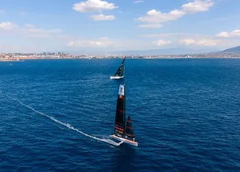 AC40 a Nisida: Luna Rossa vs Nice Fiamme Gialle