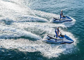 Due moto d'acqua Yamaha FX?HO della Polizia di Stato in pattuglia sul mare