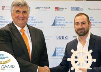 La barca di Vincenzo Zizzo Vizyo 25 premiata con il Blue Award 2022 al Salone Nautico di Bologna