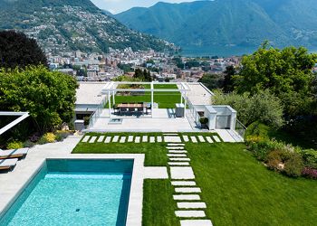 Tommaso Spadolini e Serena Spinucci reinventano una villa sul Lago di Lugano ispirandosi al mondo dello yachting 