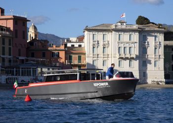 La barca elettrica Repower a Sirmione: un’esperienza unica per vivere il lago a zero emissioni