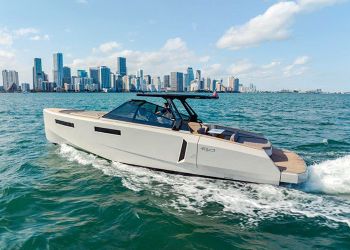 Evo Yachts al Palm Beach Boat Show con un Evo R4 WA custom