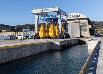 Portoferraio - Isola d'Elba: operativo il nuovo travel-lift da 880 T di Esaom