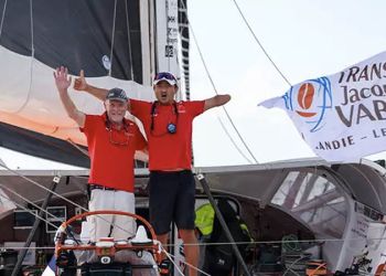 Lo skipper cinese Jingkun Xu e il britannico Mike Golding si sono classificati al 33° posto nell'IMOCA su Singchain Team Haikou