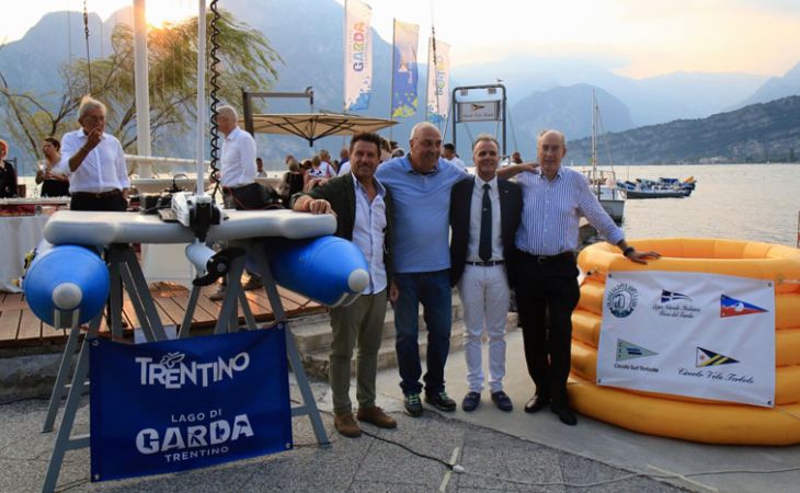 Vela e ambiente: presentato il progetto delle boe elettriche sul Garda Trentino