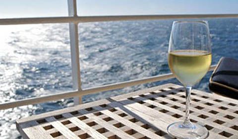 Dal Gambero Rosso al Doctor Wine. Daniele Cernilli racconta ''L'innegabile piacere di un buon vino in barca''.