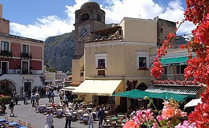 La Piazzetta di Capri, il ''Salotto del Mondo''
