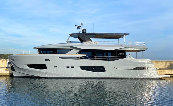 Numarine delivers a new 26XP Yacht  with solar panels and super silent package