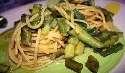 Spaghetti alla chitarra con zucchine e asparagi