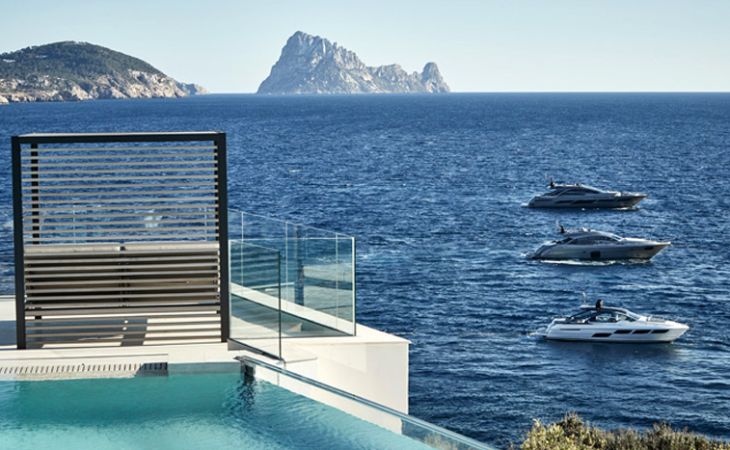 Pershing Yacht Terrace al the 7Pines Resort in Ibiza