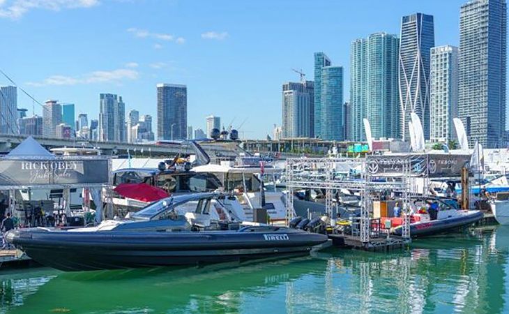 Gli speedboats PIRELLI 35 e PIRELLI 50 debuttano al Salone Internazionale di Miami 2023