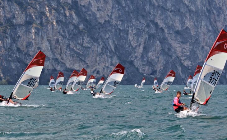 Vela giovanile: gran rimonta arcense alla Regata nazionale Open Skiff sul Garda Trentino