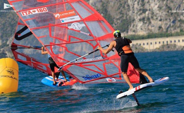 Windsurf: primo stage sul Garda sulla nuova tavola olimpica IQ Foil