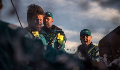 Volvo Ocean Race - Team AkzoNobel guida e Scallywag si nasconde