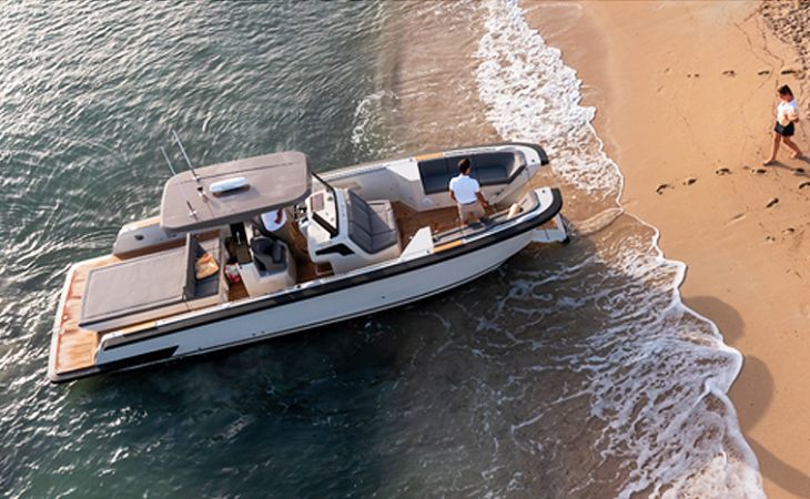 BYD delivers speed, comfort and efficiency  with the new carbon-fibre Linx 30 superyacht tender