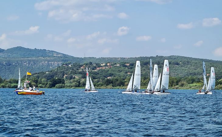 Campionati Giovanili Doppi - Sul lago di Bracciano l'Italiano del catamarano Nacra 15 misto