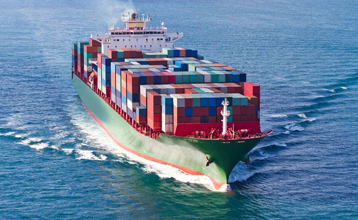 La guerra commerciale tra Cina e Occidente si gioca sul mare. Con container e prezzi