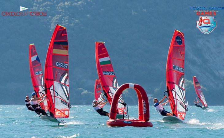 Circolo Surf Torbole: iniziati sul Garda Trentino gli iQFoil International Games giovanili