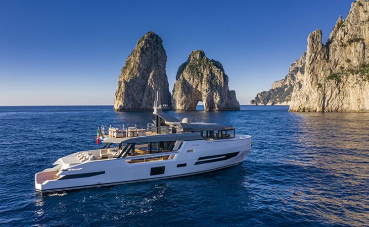 Cannes Yachting Festival: Arcadia Yachts  con l'A85 e la linea Sherpa