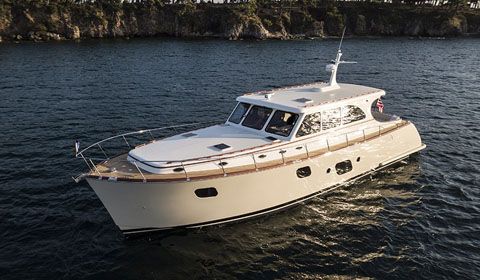 Vicem Yachts unveils the all-mahogany made 65 IPS Classic