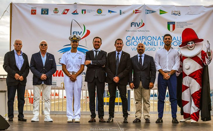 Aperti ufficialmente i Campionati Italiani Giovanili in doppio: 630 giovani timonieri in regata sino a sabato nelle acque di Viareggio