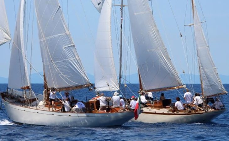 Il Rally delle vele d'epoca tra le isole di Capraia ed Elba. Vincono Ojalà II, Vistona e Barbara