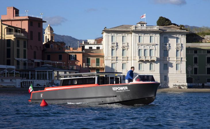 La barca elettrica Repower a Sirmione: un’esperienza unica per vivere il lago a zero emissioni