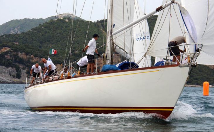 Da Cala de’ Medici all’isola di Capraia, il 15 giugno 2019 la prima veleggiata per vele d’epoca in difesa del mare
