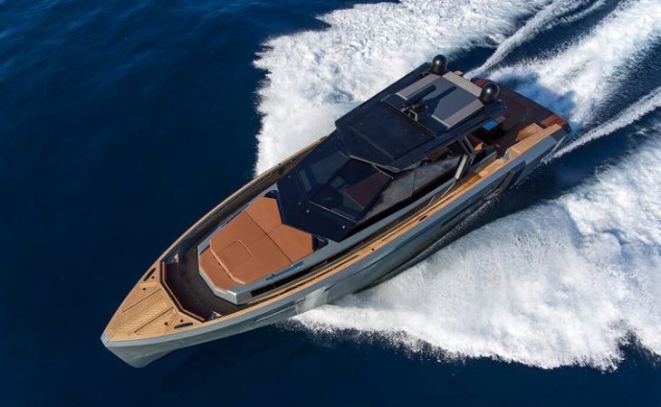 Evo Yachts vara la terza unità di Evo R6, totalmente personalizzata