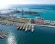 Veduta aerea del Molo Mediceo di Livorno con grandi superyacht ormeggiati lungo la banchina