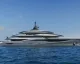 Profilo laterale dell'ISA Amarcord 86, yacht di 86 m con ponti sovrapposti e ampie vetrate