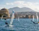 Derive da regata sul mare davanti alla Rotonda Diaz e allo skyline di Napoli