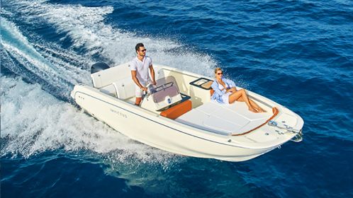 Invictus SX200, il primo modello della collezione Capoforte, ha debuttato al Cannes Yachting Festival 2021